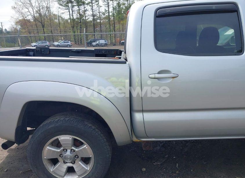 Photo 17 of 2005 Toyota Tacoma BASE V6 (VIN 5TELU42N85Z104762)