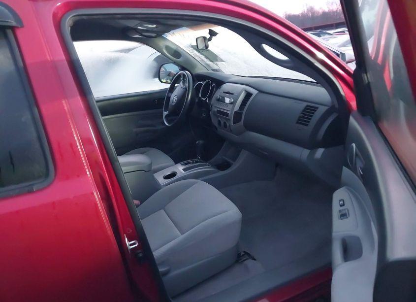 Photo 5 of 2005 Toyota Tacoma BASE V6 (VIN 5TELU42NX5Z092405)