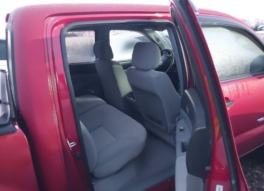 Photo 8 of 2005 Toyota Tacoma BASE V6 (VIN 5TELU42NX5Z092405)