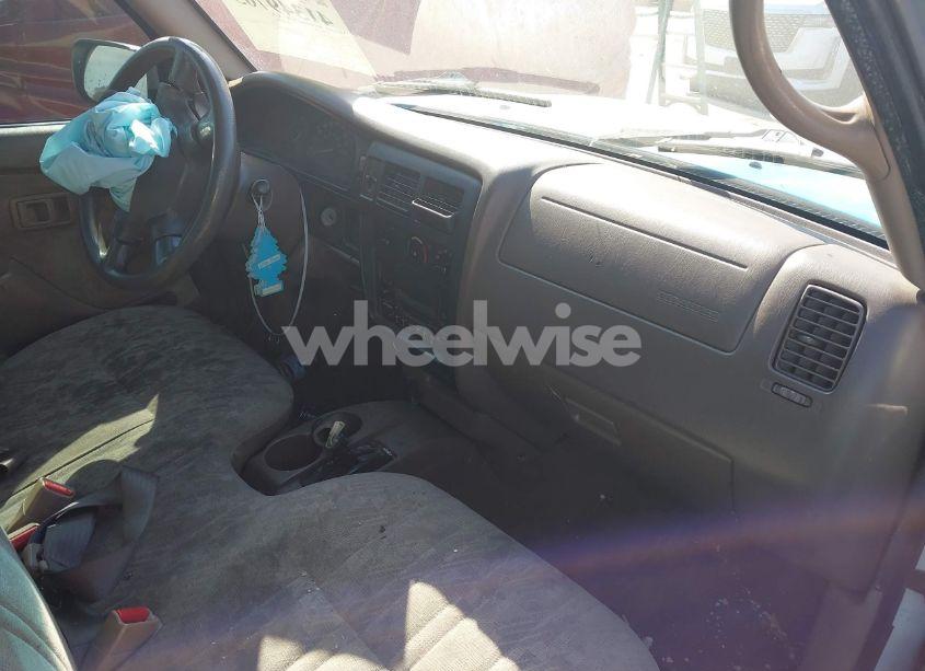 Photo 5 of 2001 Toyota Tacoma (VIN 5TENL42N01Z867641)