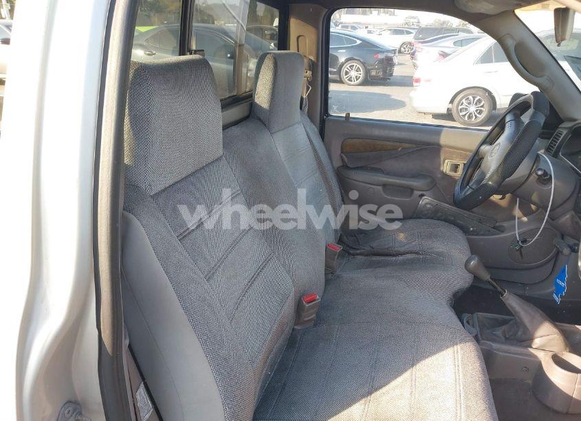 Photo 8 of 2002 Toyota Tacoma (VIN 5TENL42N52Z019630)