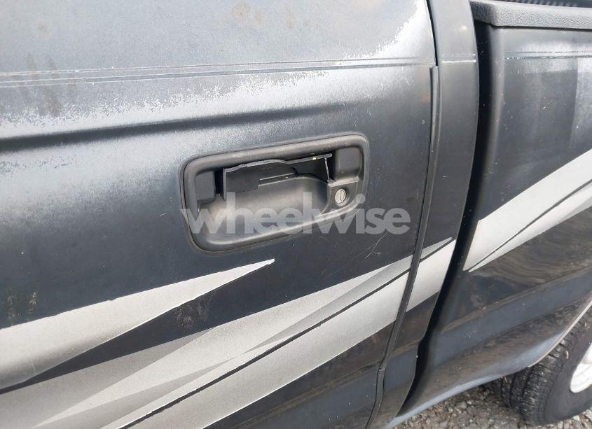 Photo 12 of 2002 Toyota Tacoma (VIN 5TENL42N62Z898247)