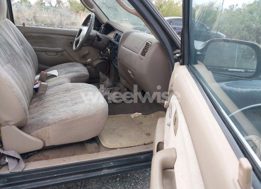Photo 5 of 2002 Toyota Tacoma (VIN 5TENL42N62Z898247)