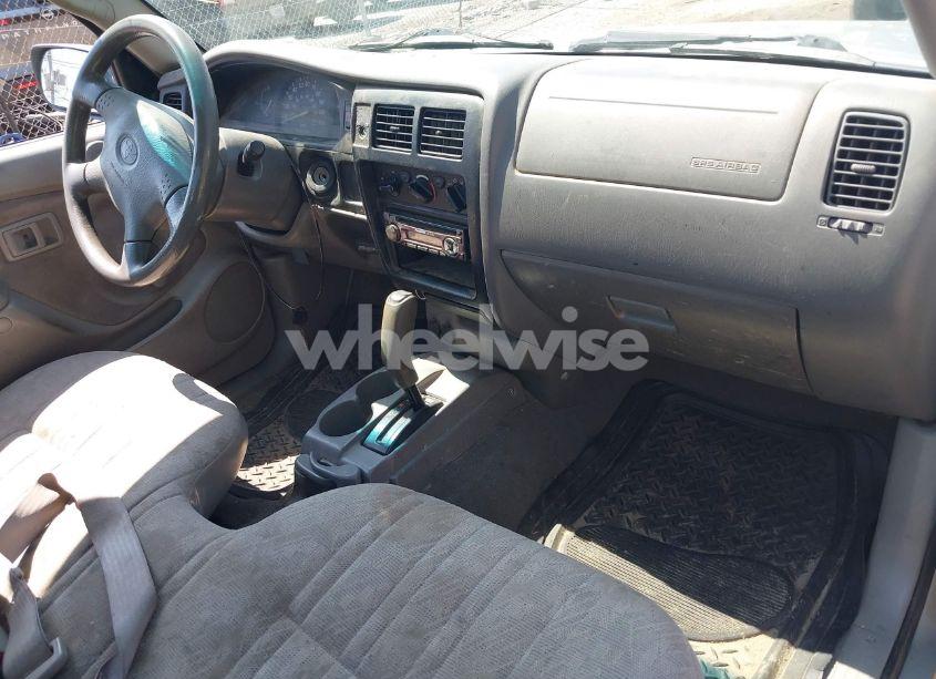 Photo 5 of 2004 Toyota Tacoma (VIN 5TENL42NX4Z404121)