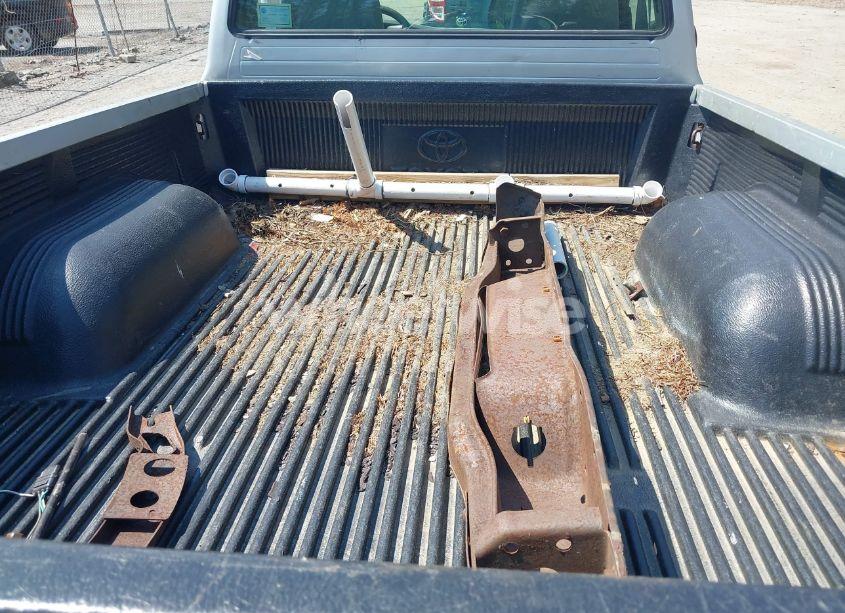 Photo 8 of 2004 Toyota Tacoma (VIN 5TENL42NX4Z404121)