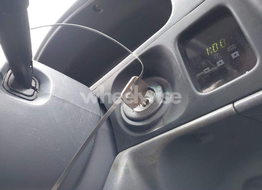 Photo 11 of 2000 Toyota Tacoma PRERUNNER (VIN 5TENM92N0YZ711068)