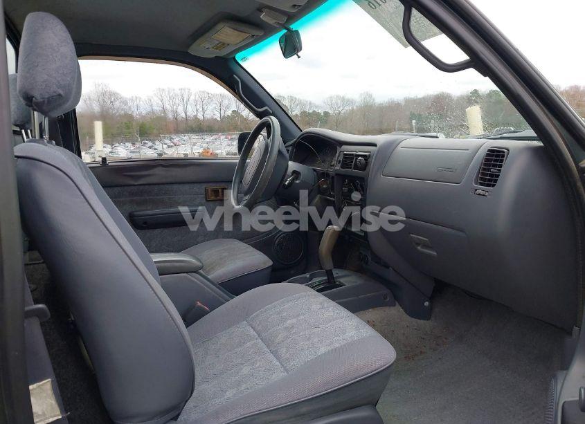 Photo 5 of 2000 Toyota Tacoma PRERUNNER (VIN 5TENM92N0YZ711068)