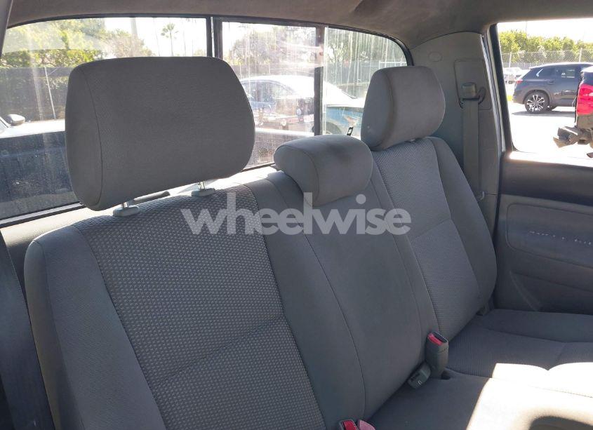 Photo 8 of 2005 Toyota Tacoma (VIN 5TENX22N45Z026257)
