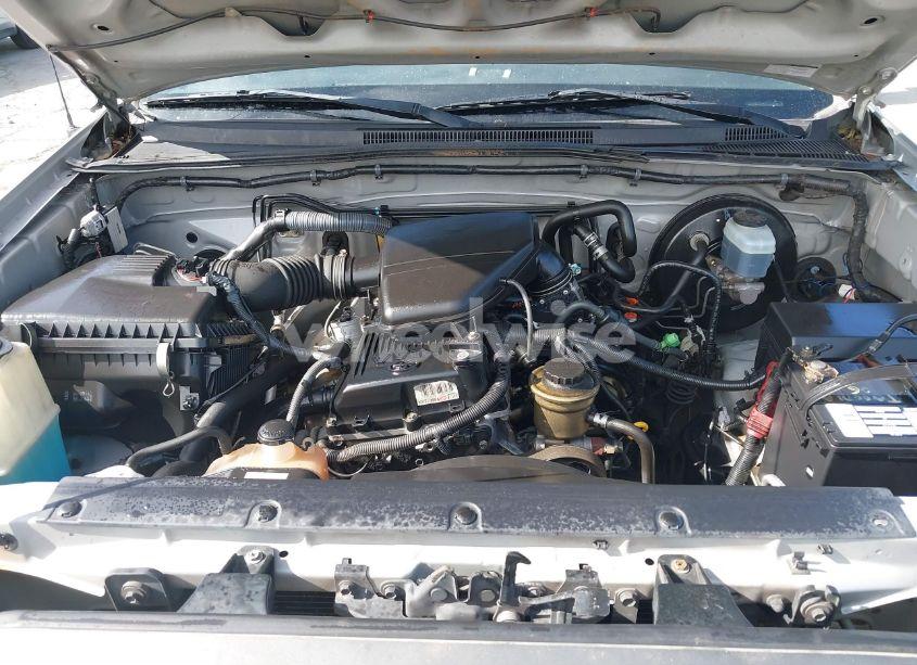 Photo 10 of 2005 Toyota Tacoma (VIN 5TENX22N75Z130905)