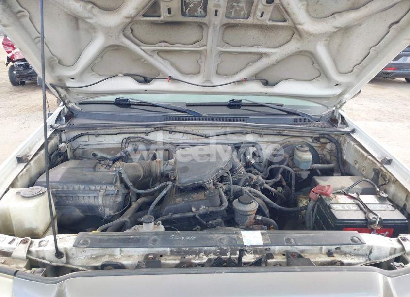 Photo 10 of 2005 Toyota Tacoma (VIN 5TENX22NX5Z135483)