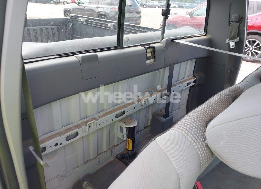 Photo 8 of 2005 Toyota Tacoma (VIN 5TENX22NX5Z135483)