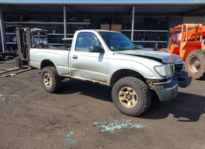 2000 Toyota Tacoma (VIN 5TEPM62N6YZ685146) main photo