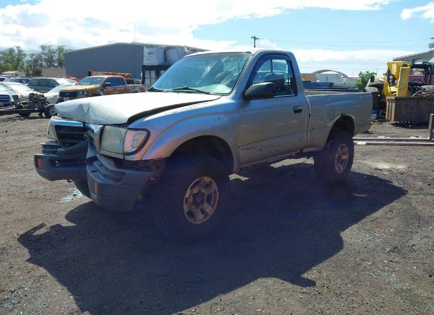 Photo 2 of 2000 Toyota Tacoma (VIN 5TEPM62N6YZ685146)