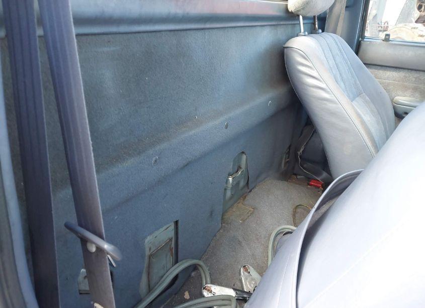 Photo 8 of 2000 Toyota Tacoma (VIN 5TEPM62N6YZ685146)