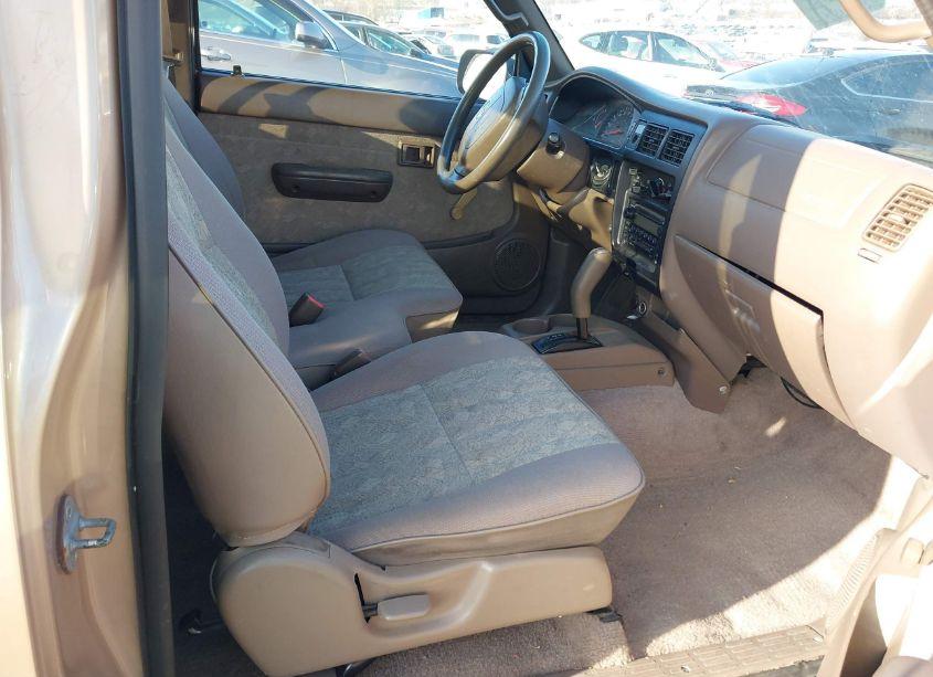 Photo 5 of 2000 Toyota Tacoma PRERUNNER (VIN 5TESM92N5YZ693685)
