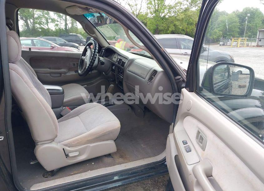 Photo 5 of 2002 Toyota Tacoma PRERUNNER (VIN 5TESM92N62Z097492)