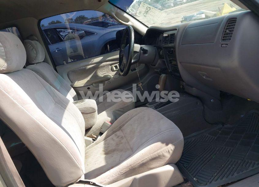 Photo 5 of 2002 Toyota Tacoma PRERUNNER V6 (VIN 5TESN92N82Z133888)