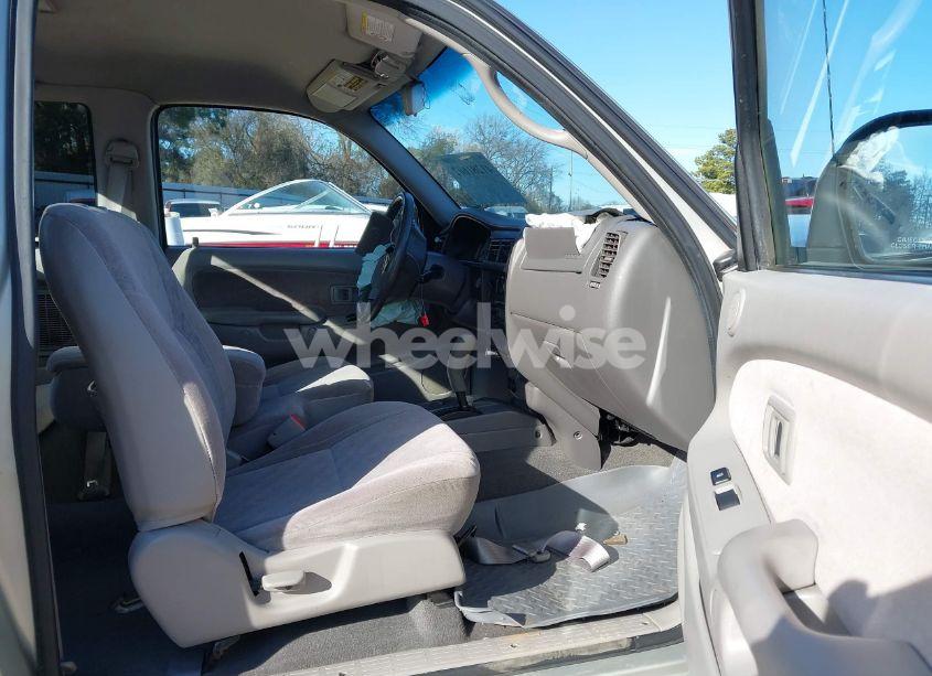 Photo 5 of 2001 Toyota Tacoma PRERUNNER V6 (VIN 5TESN92NX1Z786026)