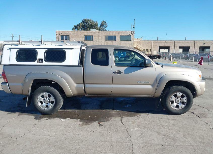 Photo 13 of 2005 Toyota Tacoma PRERUNNER V6 (VIN 5TETU62N25Z003065)