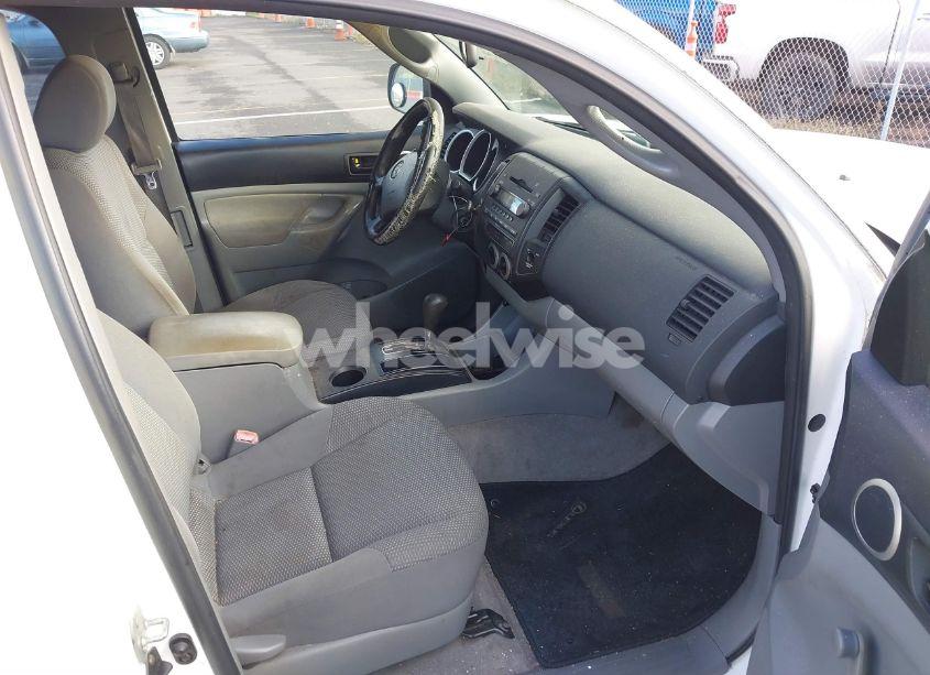 Photo 5 of 2005 Toyota Tacoma PRERUNNER V6 (VIN 5TETU62N55Z086801)