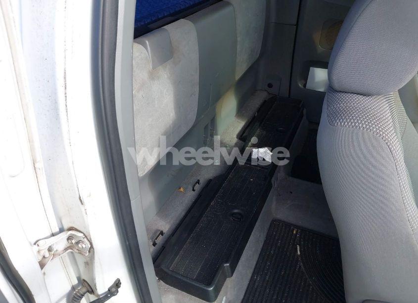 Photo 8 of 2005 Toyota Tacoma PRERUNNER V6 (VIN 5TETU62N55Z086801)