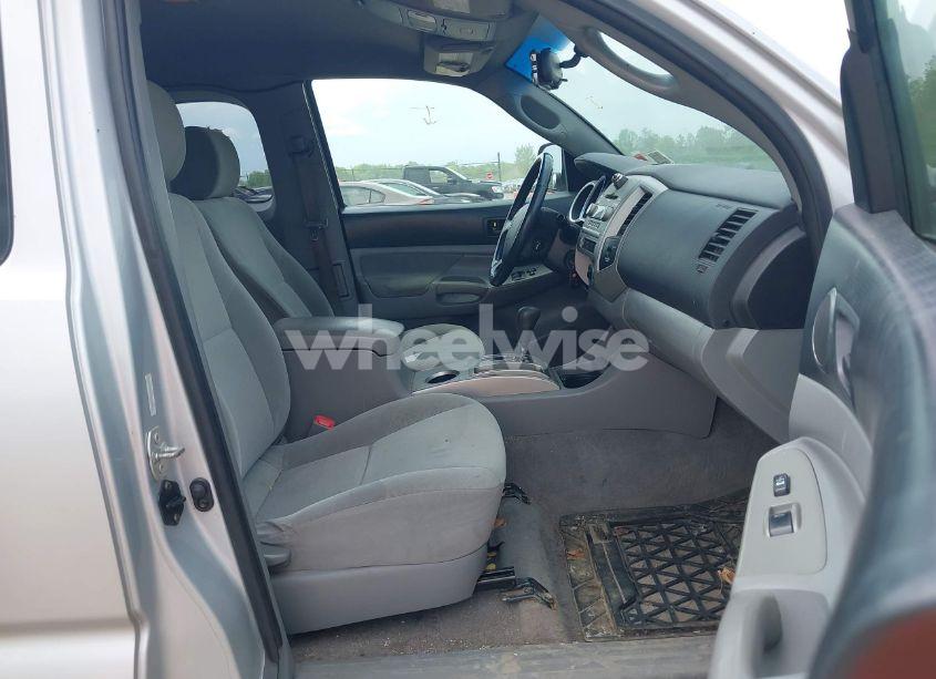 Photo 5 of 2005 Toyota Tacoma PRERUNNER V6 (VIN 5TETU62N55Z127654)