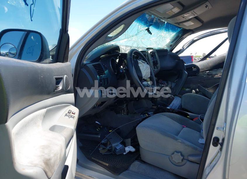 Photo 5 of 2005 Toyota Tacoma PRERUNNER V6 (VIN 5TETU62NX5Z055074)