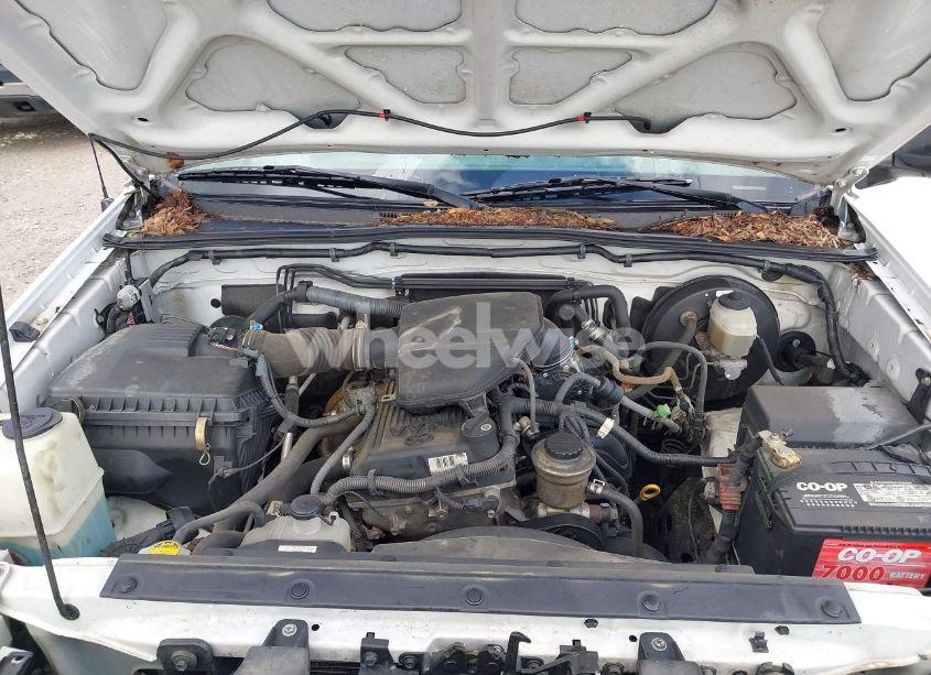 Photo 10 of 2005 Toyota Tacoma (VIN 5TETX22NX5Z021684)