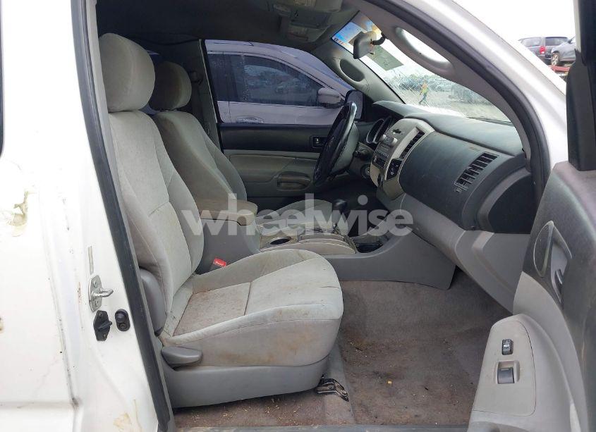 Photo 5 of 2005 Toyota Tacoma (VIN 5TETX22NX5Z021684)