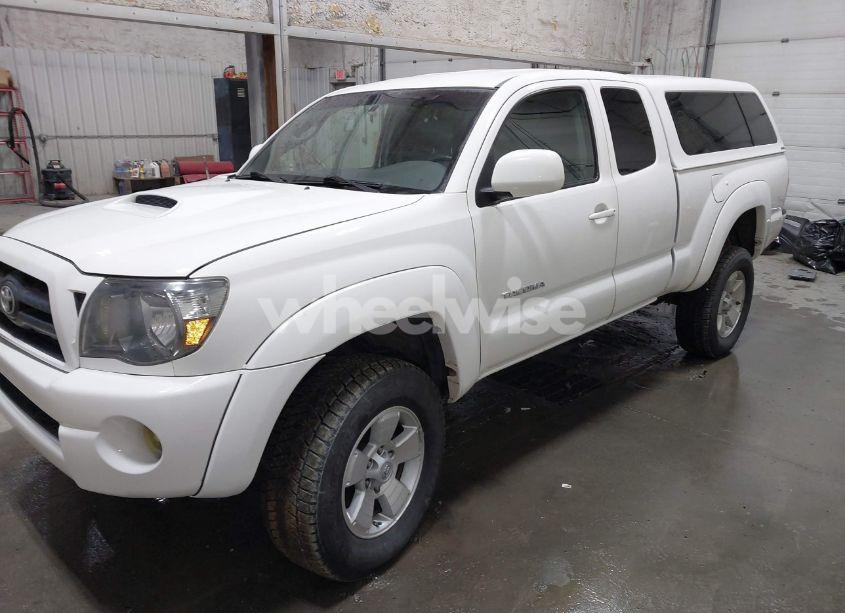 Photo 2 of 2005 Toyota Tacoma ACCESS CAB (VIN 5TEUU42N15Z094791)