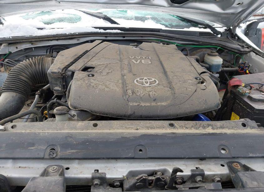 Photo 10 of 2005 Toyota Tacoma BASE V6 (VIN 5TEUU42N25Z072492)