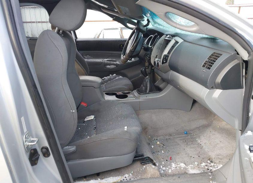 Photo 5 of 2005 Toyota Tacoma BASE V6 (VIN 5TEUU42N25Z072492)