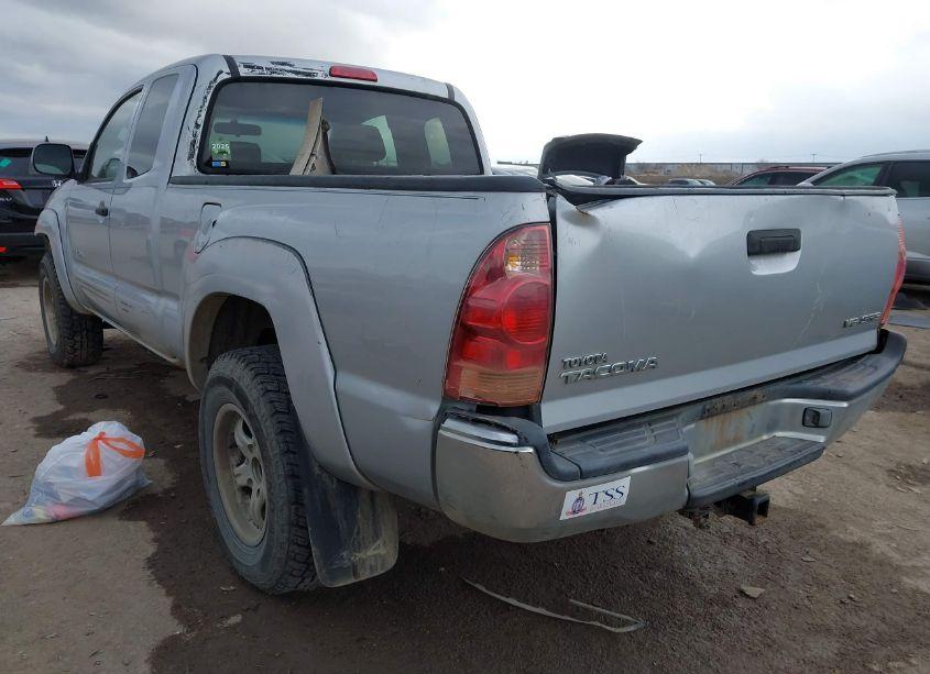Photo 3 of 2005 Toyota Tacoma BASE V6 (VIN 5TEUU42N55Z020418)