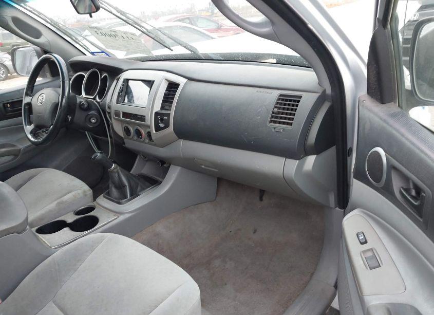 Photo 5 of 2005 Toyota Tacoma BASE V6 (VIN 5TEUU42N55Z020418)