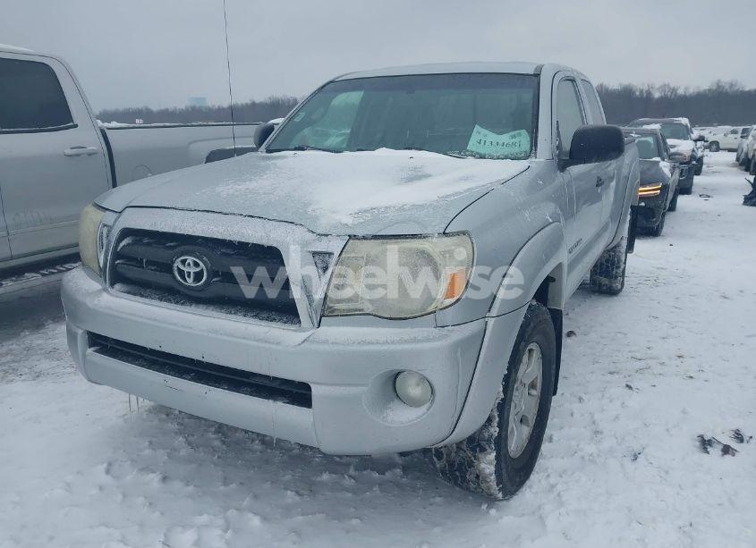 Photo 2 of 2005 Toyota Tacoma ACCESS CAB (VIN 5TEUU42N55Z030561)