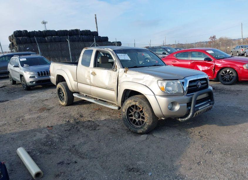 2005 Toyota Tacoma BASE V6 (VIN 5TEUU42N55Z129137) main photo