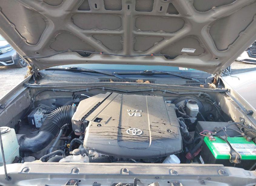 Photo 10 of 2005 Toyota Tacoma BASE V6 (VIN 5TEUU42N55Z129137)
