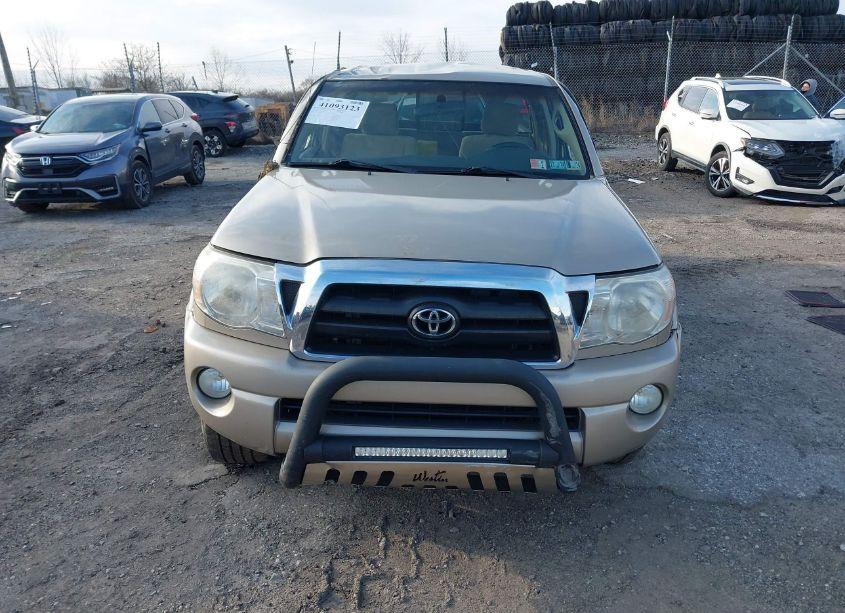 Photo 13 of 2005 Toyota Tacoma BASE V6 (VIN 5TEUU42N55Z129137)