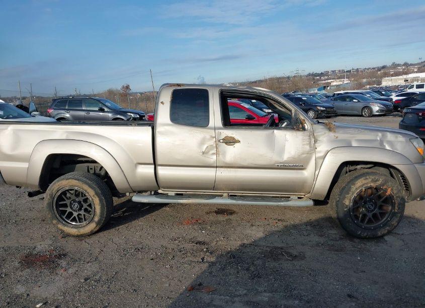 Photo 14 of 2005 Toyota Tacoma BASE V6 (VIN 5TEUU42N55Z129137)