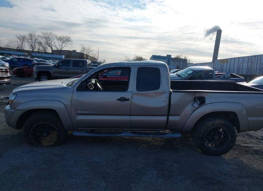 Photo 15 of 2005 Toyota Tacoma BASE V6 (VIN 5TEUU42N55Z129137)