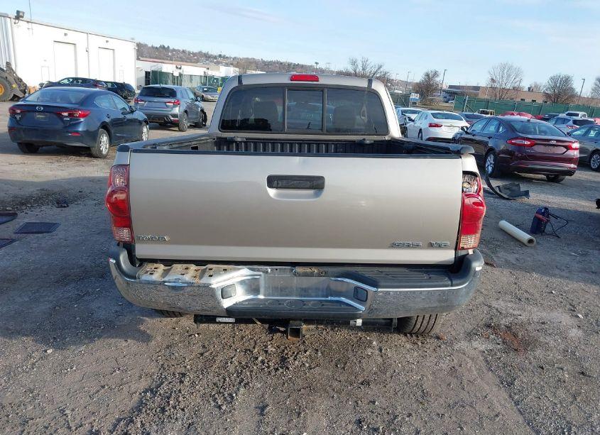 Photo 17 of 2005 Toyota Tacoma BASE V6 (VIN 5TEUU42N55Z129137)