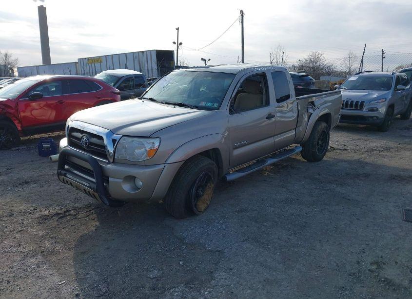 Photo 2 of 2005 Toyota Tacoma BASE V6 (VIN 5TEUU42N55Z129137)