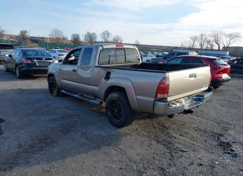 Photo 3 of 2005 Toyota Tacoma BASE V6 (VIN 5TEUU42N55Z129137)