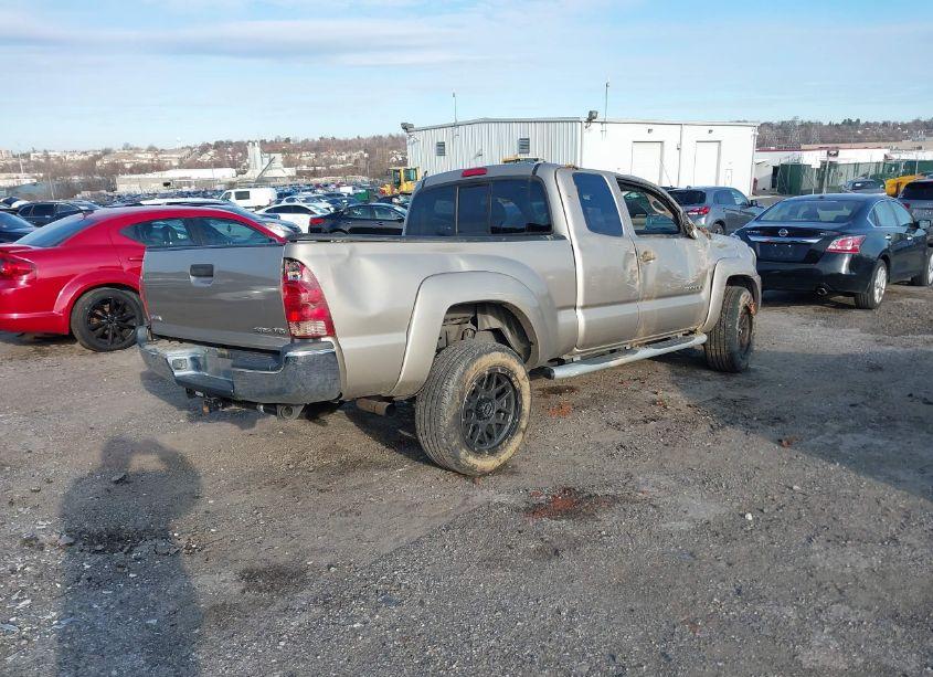 Photo 4 of 2005 Toyota Tacoma BASE V6 (VIN 5TEUU42N55Z129137)