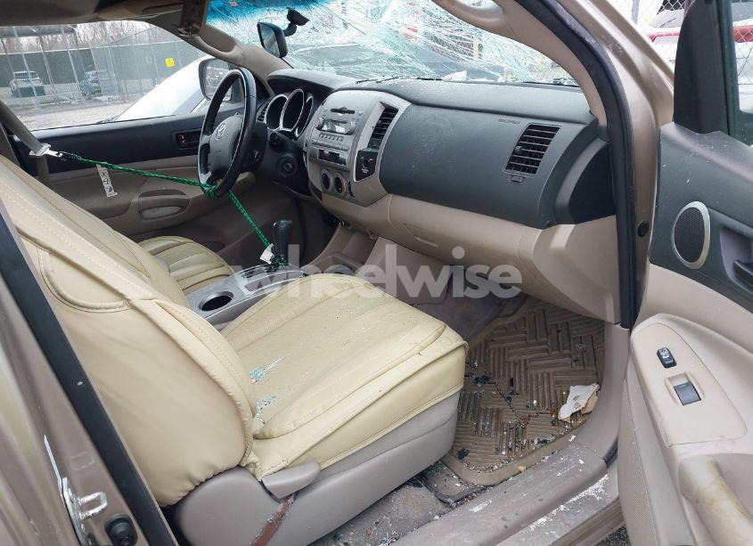 Photo 5 of 2005 Toyota Tacoma BASE V6 (VIN 5TEUU42N75Z034952)