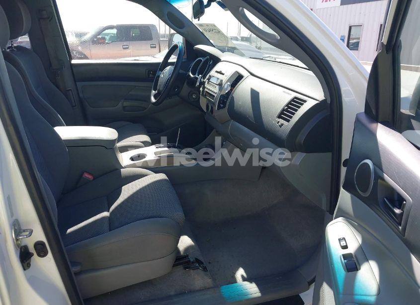 Photo 5 of 2005 Toyota Tacoma BASE V6 (VIN 5TEUU42N85Z084727)