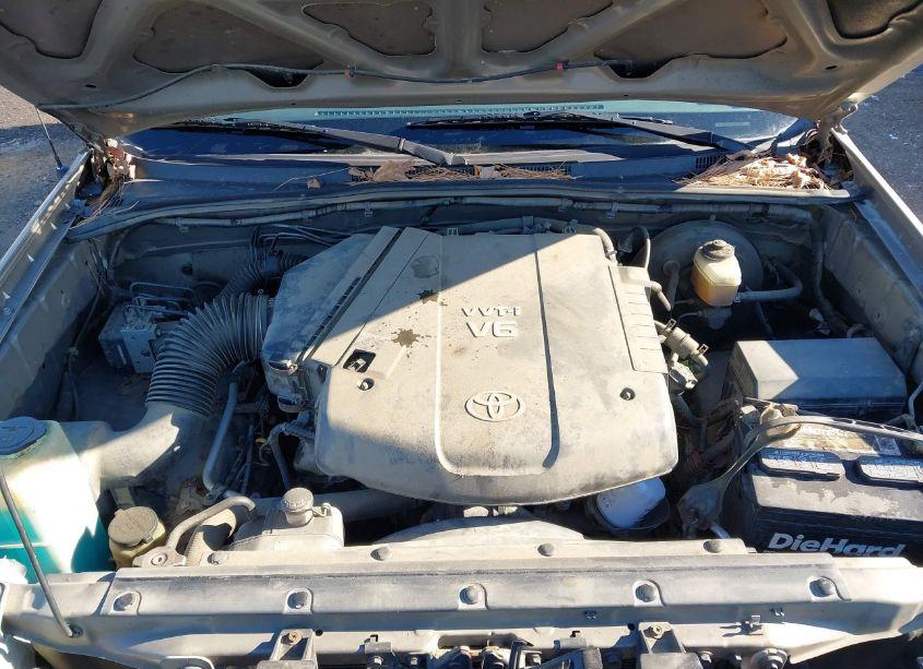 Photo 10 of 2005 Toyota Tacoma BASE V6 (VIN 5TEUU42N85Z121503)