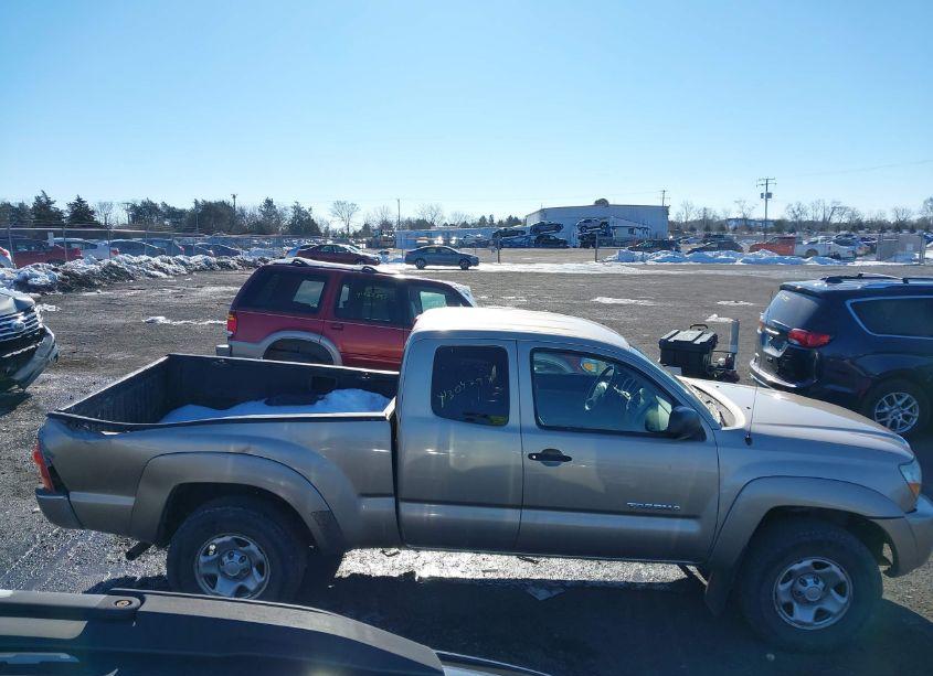 Photo 13 of 2005 Toyota Tacoma BASE V6 (VIN 5TEUU42N85Z121503)