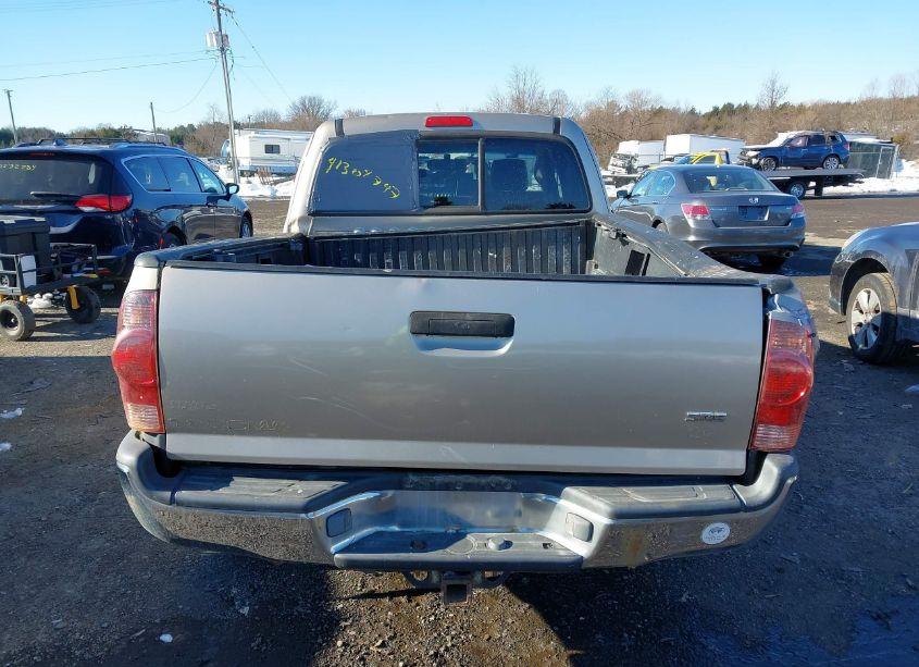 Photo 16 of 2005 Toyota Tacoma BASE V6 (VIN 5TEUU42N85Z121503)