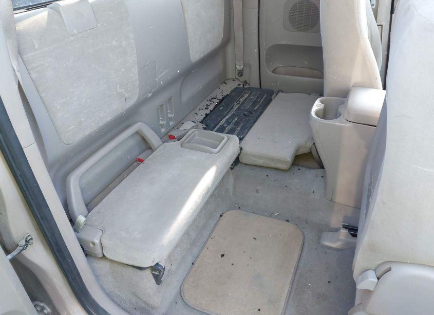 Photo 8 of 2005 Toyota Tacoma BASE V6 (VIN 5TEUU42N85Z121503)